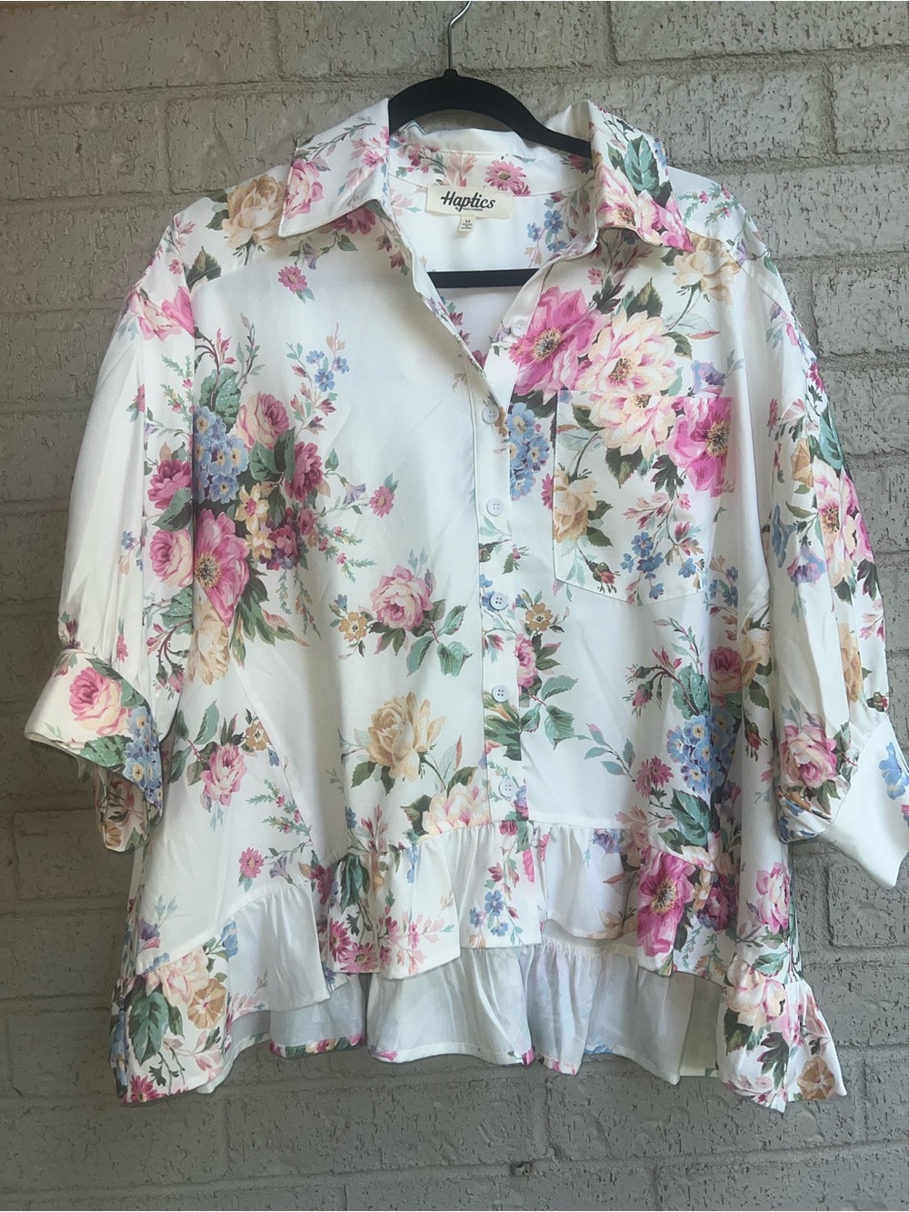 Haptics floral button up top size medium